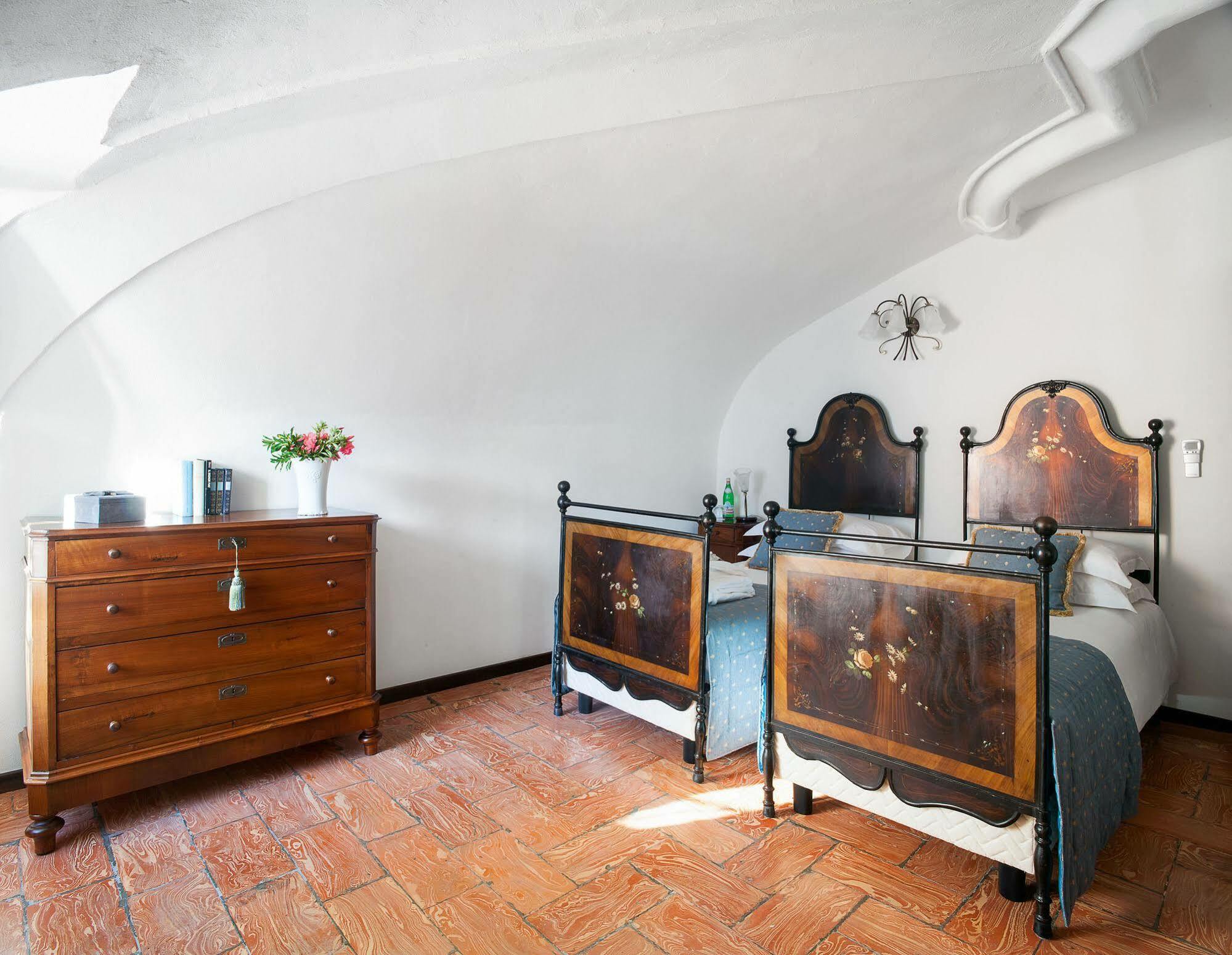 Palazzo Del Vicere Aparthotel Lezzeno Exterior foto